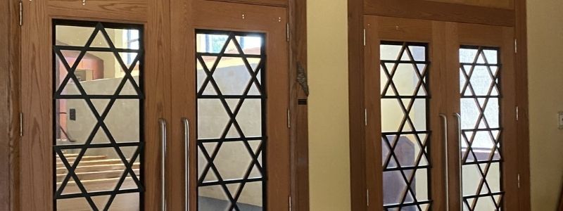 Bulletproof Glass In Synagogue